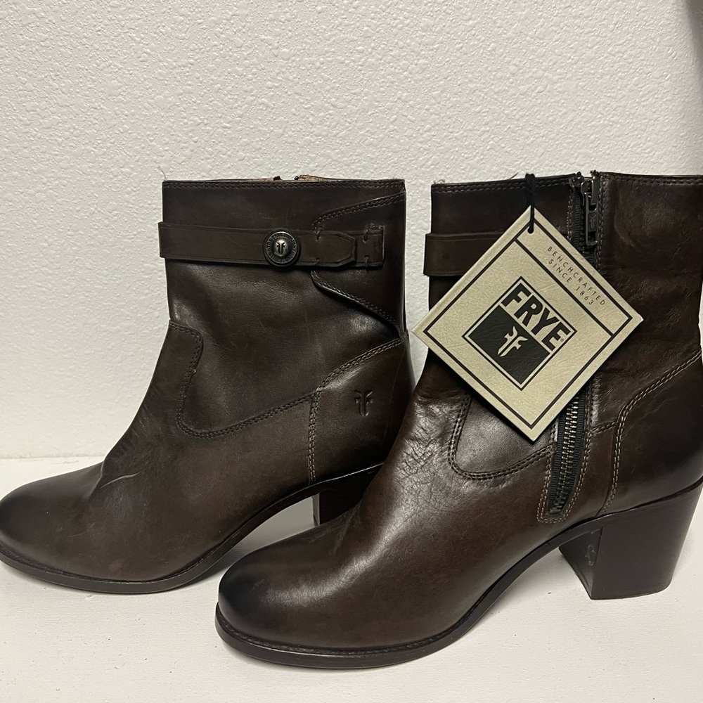 BRAND NWT Frye Boots size